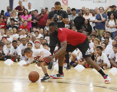 半岛体育-NBA球员集训营开启，备战新赛季