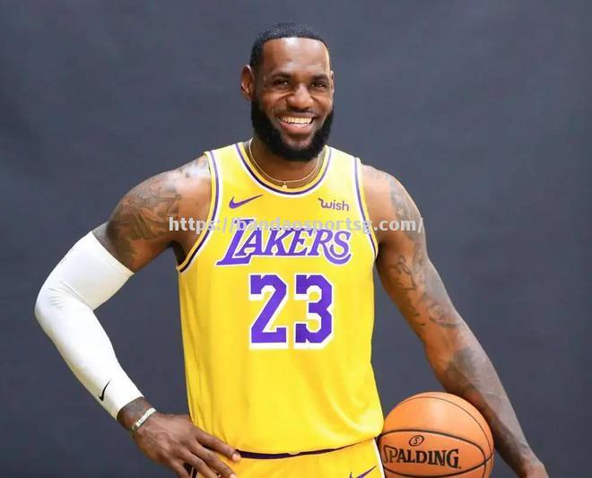 勒布朗-詹姆斯入选2021年NBA全明星首发阵容，连续17年！